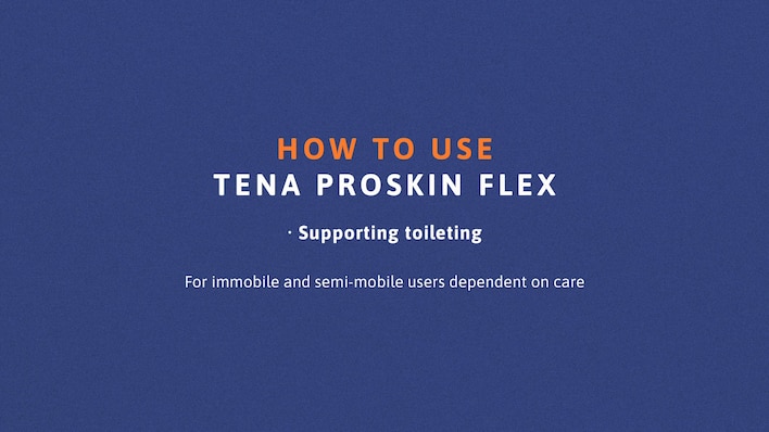 Ako obliekať nohavičky TENA Flex s rýchloupevňovacím pásom pri používaní toalety