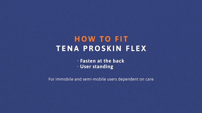Ako obliekať nohavičky TENA Flex s rýchloupevňovacím pásom v stoji – zobrazené zozadu