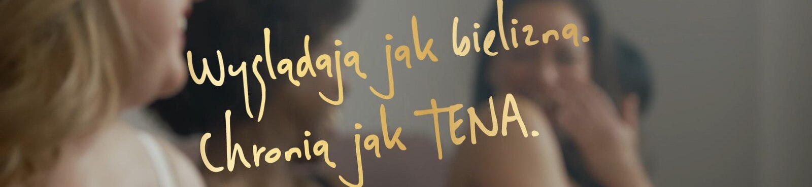 Dwie kobiety w tle z hasłem: Wyglądają jak bielizna. Chronią jak TENA