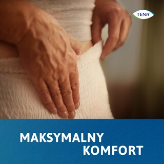 Starsza osoba zakładająca bieliznę TENA, zapewniającą maksymalny komfort.
