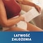 Kobieta zakładająca TENA Stretch - produkt który bardzo łatwo się zakłada