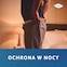 Mężczyzna ubrany w TENA Stretch Night  - produkt zapewniający ochronę w nocy