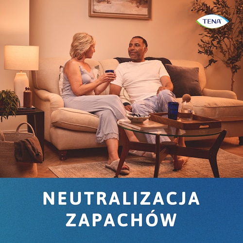 Kobieta i mężczyzna siedzący na kanapie