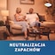 Kobieta i mężczyzna siedzący na kanapie