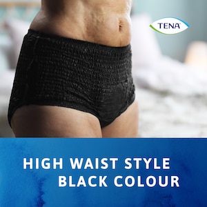 TENA Lady gaćice na osobi prikazuju verziju s visokim strukom i u crnoj boji.