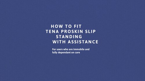 Εκπαιδευτικό βίντεο τοποθέτησης TENA ProSkin Slip σε άτομο σε όρθια θέση