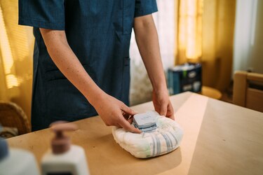 En vårdgivare använder SmartCare Identifi.