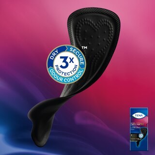 Proteggi-slip assorbente nero con controllo degli odori 3x e confezione TENA.