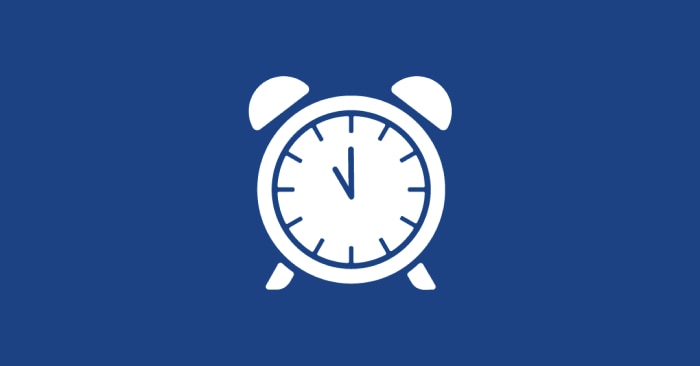 Eine grafische Darstellung einer Uhr, die das Pflegepersonal daran erinnert, dass die Toilettenhilfe den ganzen Tag über und nicht nur zu bestimmten Zeiten verfügbar sein sollte.