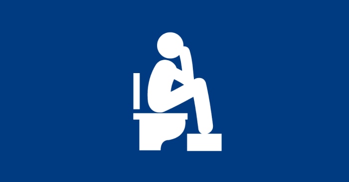 排泄ケア用品は決してトイレの代わりにはならないことを思い出させる、トイレに座っている人のイラスト