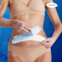 Ruka drží inkontinenční vložku TENA Lady Slim Extra