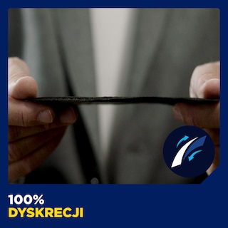 Mężczyzna w garniturze trzyma elastyczny materiał, symbolizujący wytrzymałość produktów TENA.