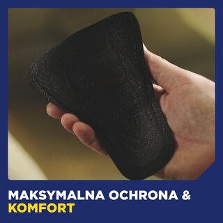 Produkt TENA trzymany w dłoni, ukazujący strefę wysokiej absorpcji z przodu, na tle niebieskiego wnętrza.