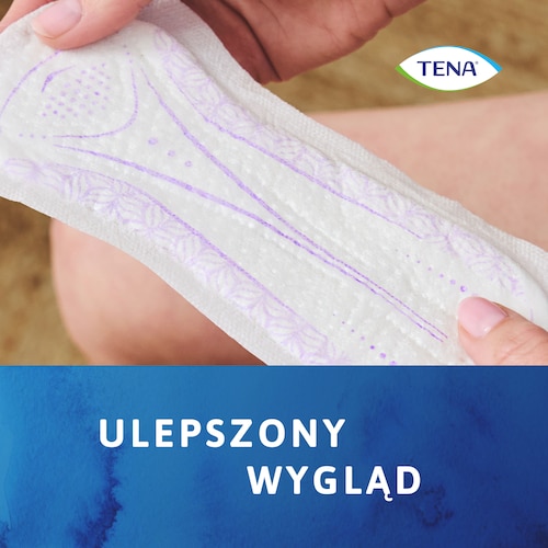 Zbliżenie na nowy ulepszony wygląd podpaski TENA Lady Slim trzymanej przez kobiece ręce 