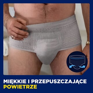 Mężczyzna w szarych majtkach TENA, zapewniających ochronę i komfort.