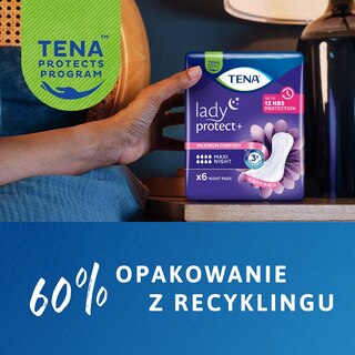 Opakowanie podpasek TENA Lady Protect+ na stoliku nocnym, 60% materiałów z recyklingu, program TENA Protects.