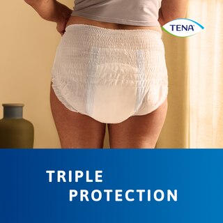 TENA Pants Protect+, die von der Rückseite an einem Körper gezeigt werden; Schwerpunkt auf den Dreifachschutz
