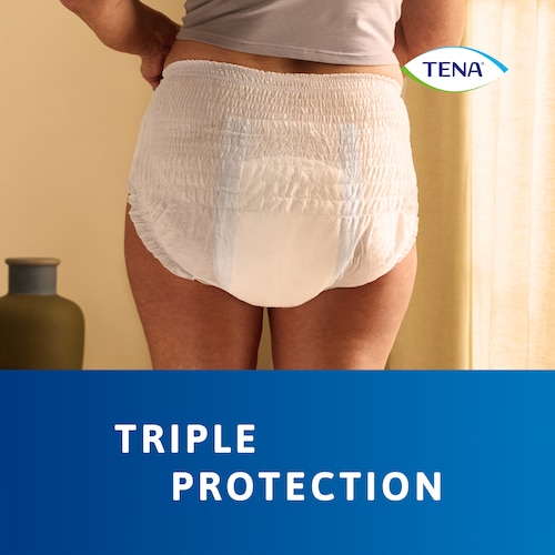 TENA Pants Protect+, die von der Rückseite an einem Körper gezeigt werden; Schwerpunkt auf den Dreifachschutz