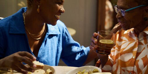 TENA-CGR-Lifestyle-Mother-daughter-having-dinner-Promobox-500x250px                                                                                                                                                                                                                                                                                                                                                                                                                                                 