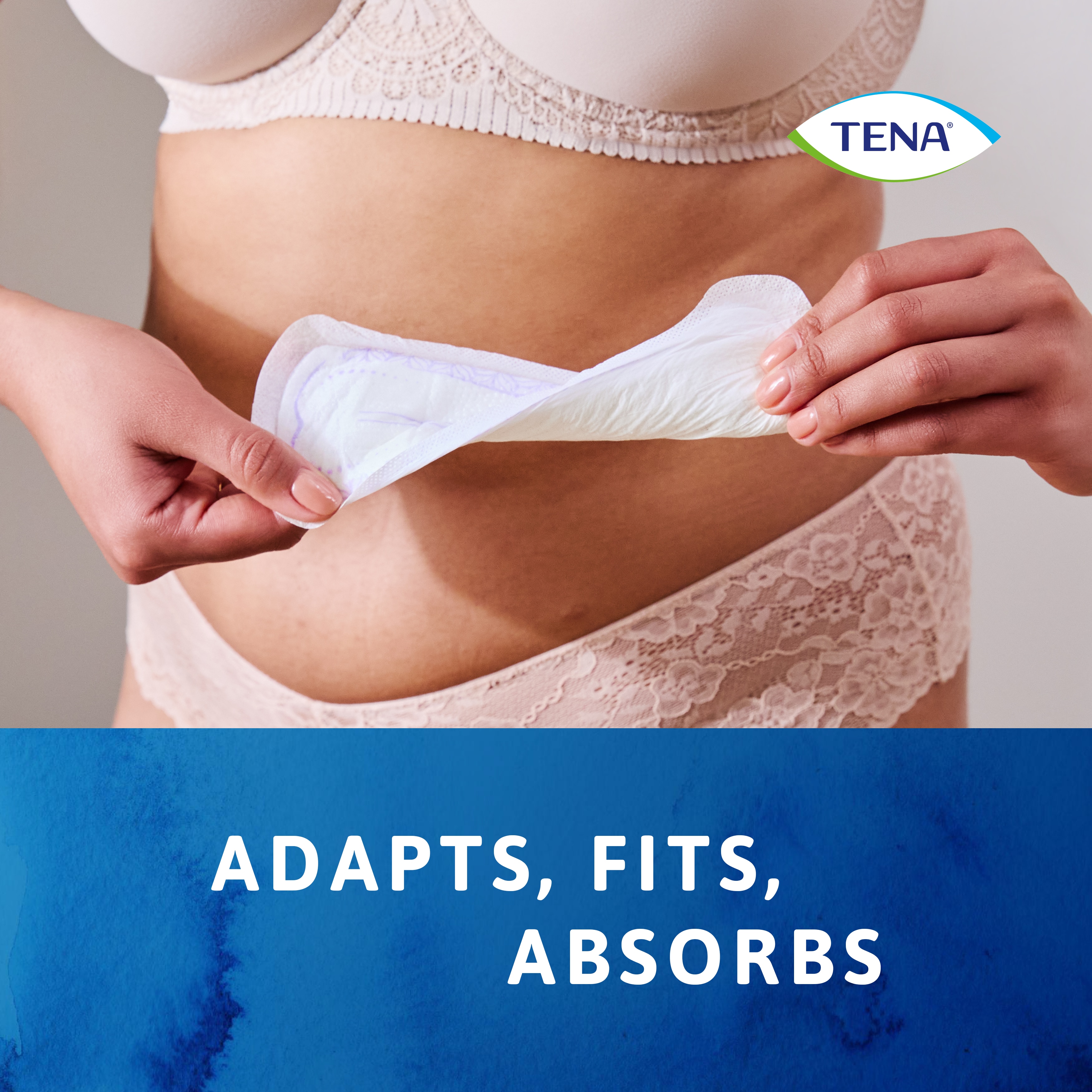 Person twisting the TENA Discreet Ultra Pad to show that it adapts, fits and absorbs