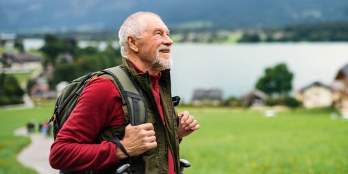 Ein Mann beim wandern