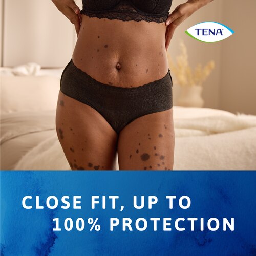Femme portant un sous-vêtement absorbant TENA Silhouette offrant un ajustement près du corps et jusqu’à 100 % de sécurité