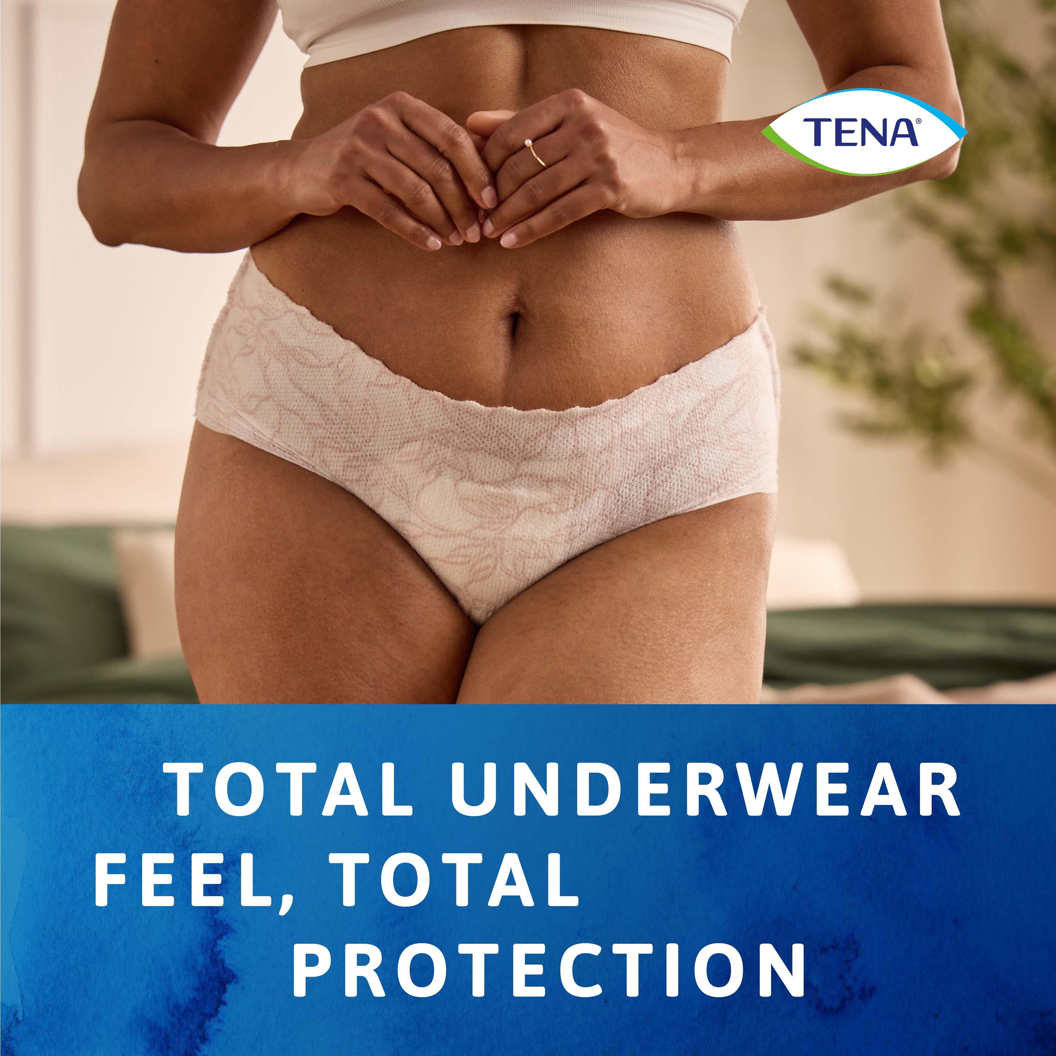 Mulher a usar roupa interior TENA Silhouette que proporciona proteção total