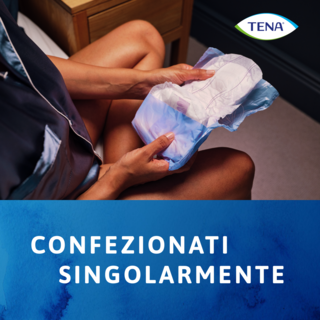 Apertura di un assorbente per incontinenza confezionato singolarmente