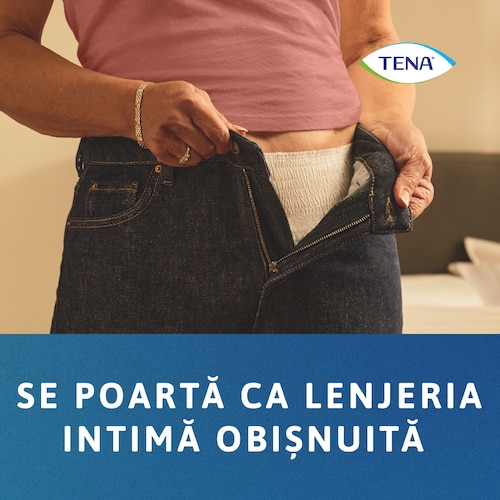 Persoană care poartă chiloți TENA, prezentați din spate. Mesajul transmite „Se poartă ca lenjeria intima obişnuită”.