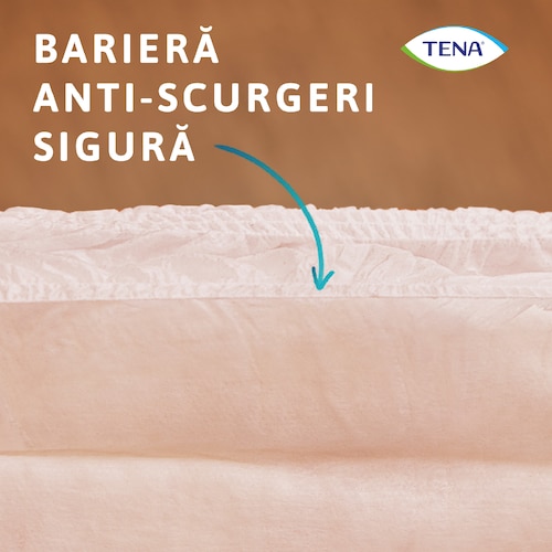 Prim-plan al unui chilot TENA, pentru a arăta barierele anti-scurgere. O săgeată indică barierele laterale ridicate ale produsului, iar legenda spune „Bariere anti-scurgere sigure”.