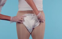 Como colocar TENA Comfort numa pessoa que está em pé