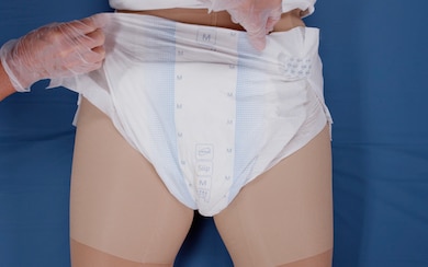 TENA ProSkin Slip yetişkin hasta bezi yatan bir kullanıcıya nasıl uygulanır? TENA ProSkin Slip yetişkin hasta bezi yatan bir kullanıcıya nasıl uygulanır?