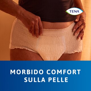 Gli slip per incontinenza urinaria TENA Pants protect+ indossati di notte per un morbido comfort sulla pelle - TENA 