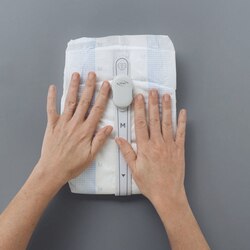 A fita de sensor, juntamente com o transmissor, compõe o TENA Change Indicator 