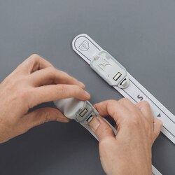 Como fixar o transmissor à fita de sensor