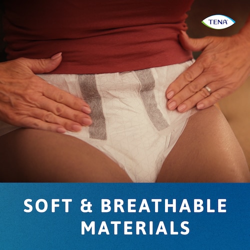 TENA Proskin Stretch bukseble på en kvinde