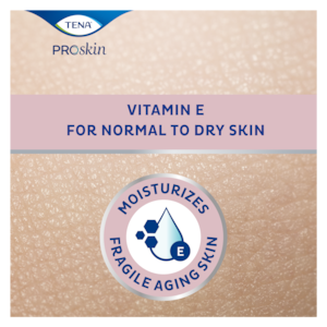 A loção corporal TENA ProSkin hidrata a pele frágil dos idosos com vitamina E para pele extra seca