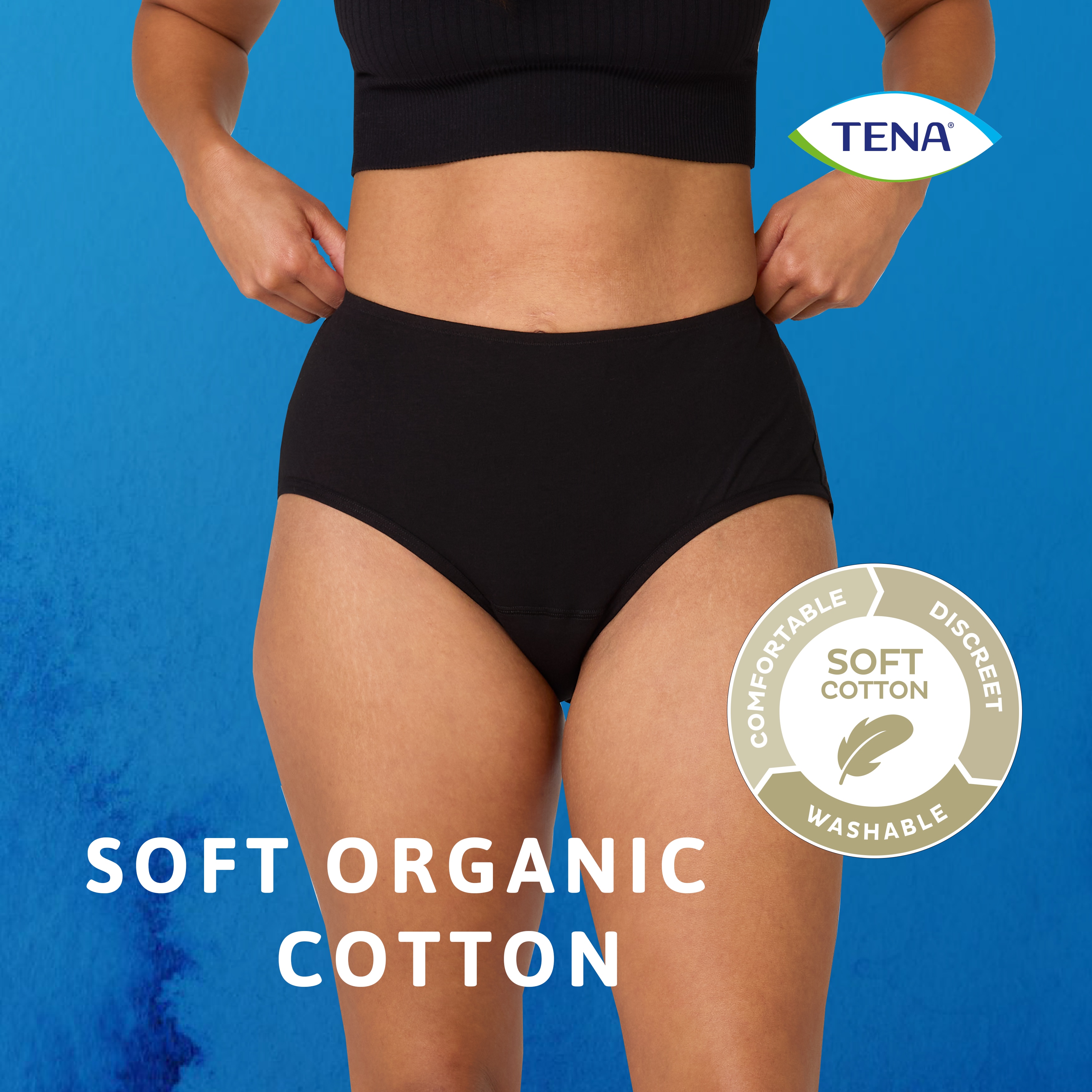 Mulher a utilizar a roupa interior TENA Soft Cotton com a legenda “algodão orgânico suave”