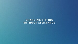 Sådan sættes TENA Proskin Stretch Day og Night på i siddende stilling