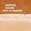 Prim-plan al unui chilot TENA, pentru a  arăta barierele anti-scurgere. O  săgeată indică barierele laterale  ridicate ale produsului, iar legenda  spune „Bariere anti-scurgere sigure”.