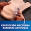 Visualización de las barreras azules de seguridad contra las pérdidas que contienen los productos para la noche TENA Pants protect+