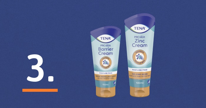 Eine Abbildung zeigt TENA ProSkin Barrier Cream neben der Zahl 3. Die Zahl 3 steht für "Trockenheit" - der dritte Schritt in der 3-Schritte-Hautgesundheitslösung von TENA.