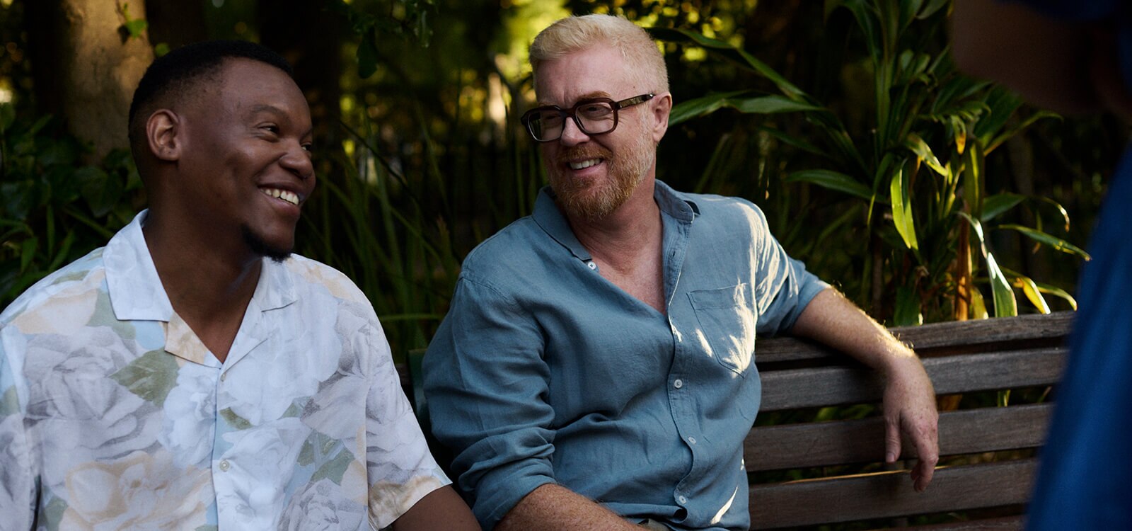 2 mannen op een bankje