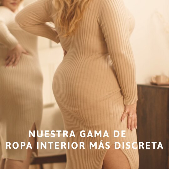 Mujer que lleva debajo de la ropa unas braguitas TENA Silhouette, nuestra gama de ropa interior más discreta