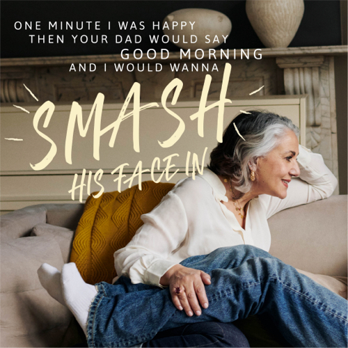Ingi and her daughters are having a conversation on the sofa. Text reads: One minute I was happy, then your dad would say good morning and I would wanna smash his face in. – Yeah. We noticed that the most: the mood swings.