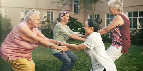 204002_TENA-Lifestyle-old-women-exercising-with-nurse_780x390.png