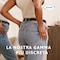 Donna che indossa abiti sopra le mutandine assorbenti a vita bassa TENA Silhouette, la nostra linea più discreta