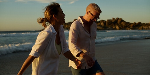 TENA-Men-Lifestyle-Man-Woman-walking-at-beach-in-sunset-Promobox-500x250px.jpg                                                                                                                                                                                                                                                                                                                                                                                                                                      